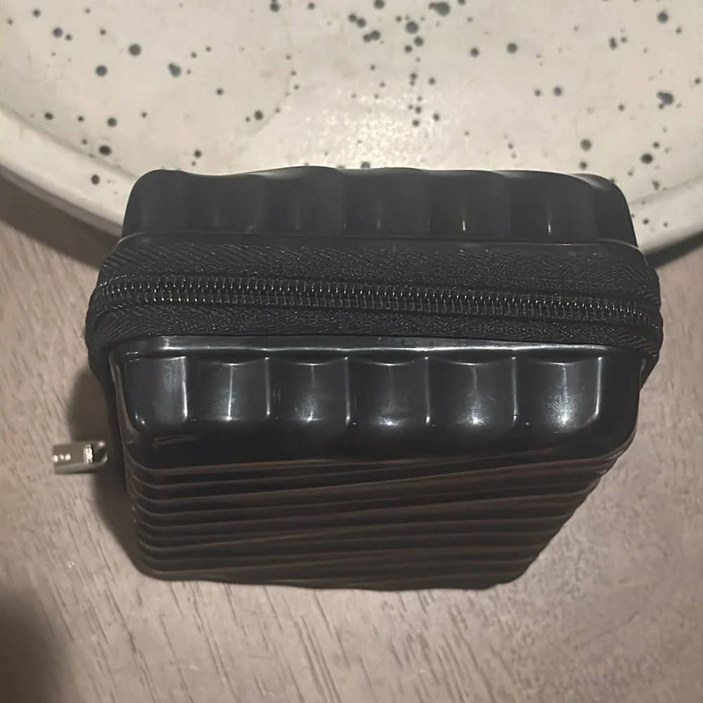 Authentic Tumi designer Men's Black Toiletry zipper semi hard case Bag